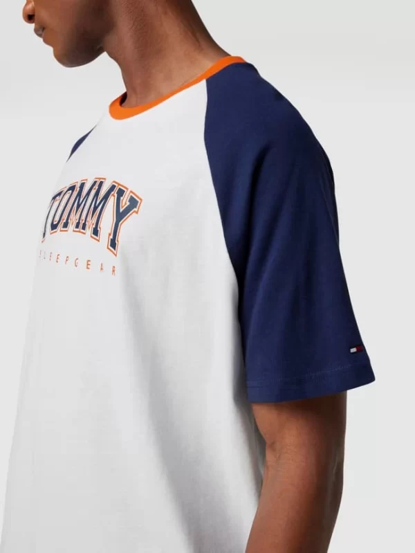 Tommy Hilfiger T-Shirt Im Colour-Blocking-Design Mit Label-Print – Marineblau 4